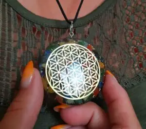 Collier pendentif orgone Fleur de Vie énergie scalaire 7 chakras pierres naturelles