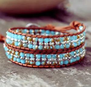 Wraps Bracelet Cuir Cristal bleu et Perles Métalliques