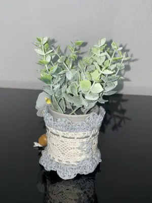 Pot avec plante artificielle
