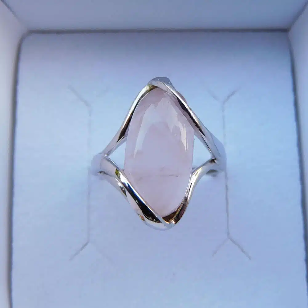 Bague Quartz Rose Mélèze - Amour 3 Bague Quartz Rose Mélèze - Amour – Image 3