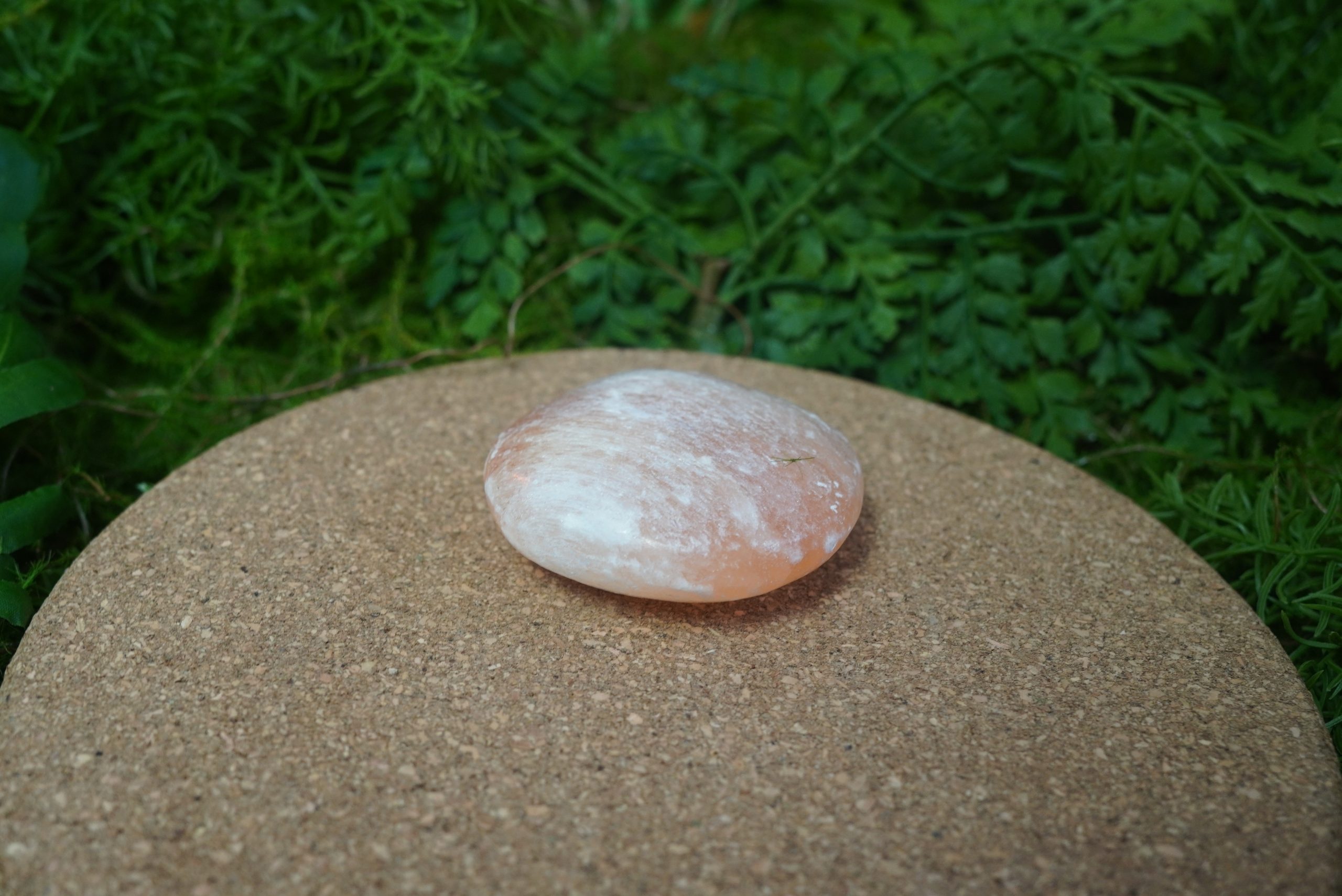 Galet en Sélénite Orange - sommeil réparateur 1 Galet en Sélénite Orange - sommeil réparateur