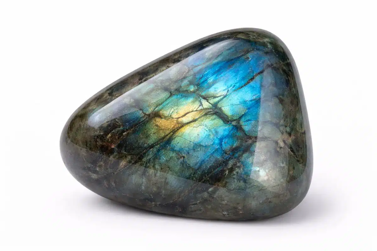 Labradorite : guide de la pierre naturelle
