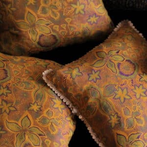 Coussin décoratif « Jardin Euphorique » en jacquard – ocre doré