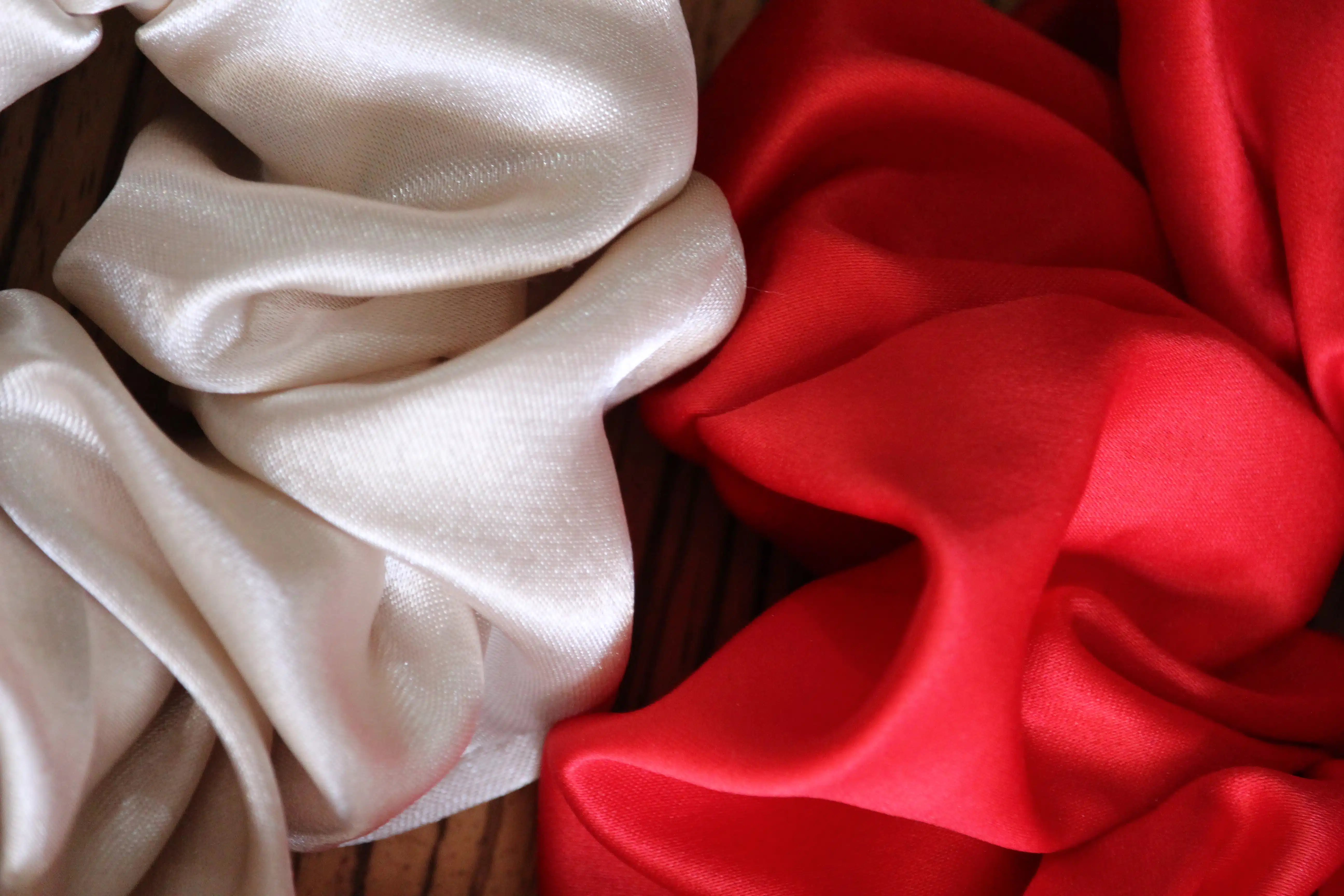 Chouchou cheveux en satin duchesse 3 Chouchou cheveux en satin duchesse – Image 3