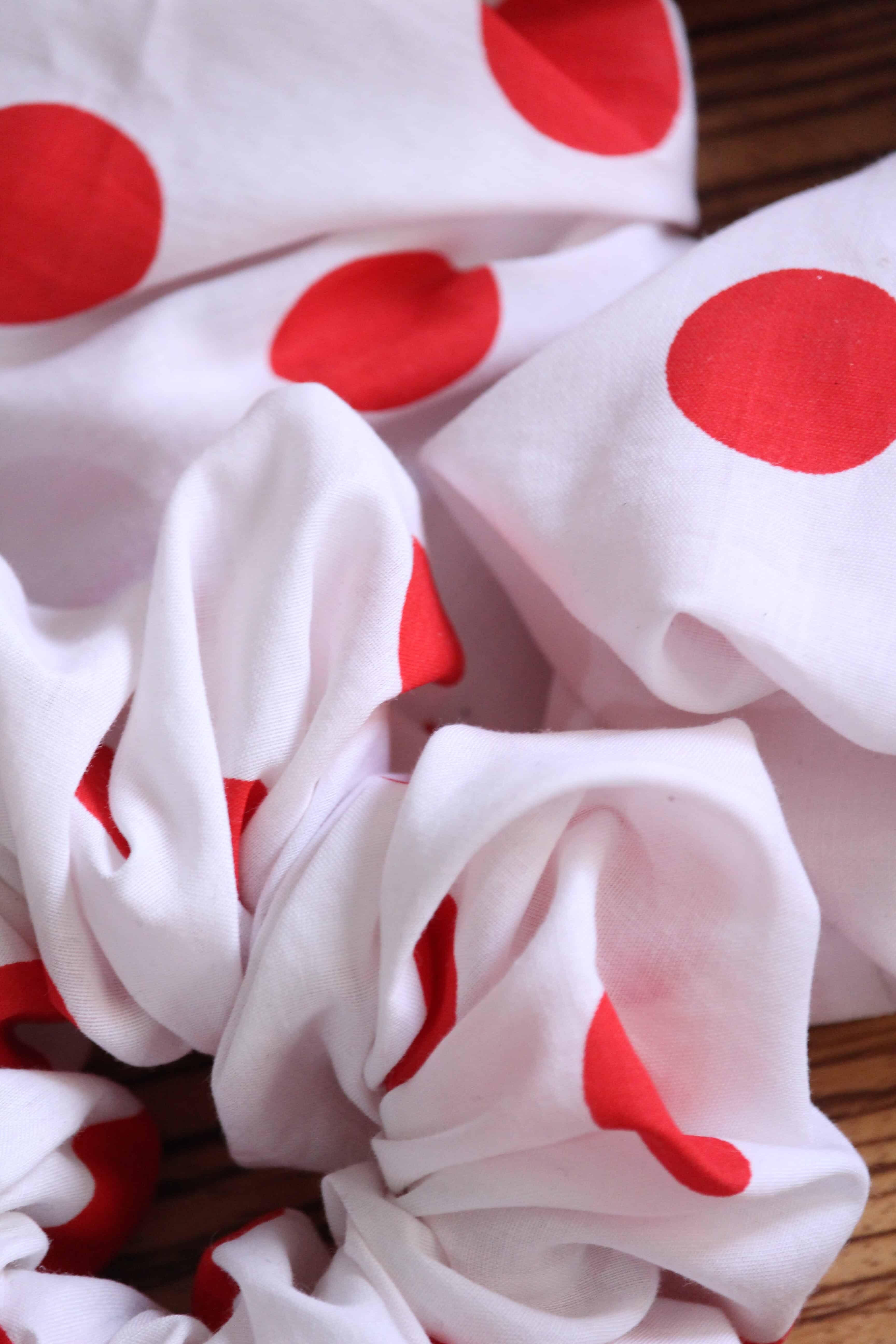 Chouchou cheveux à pois rouges 4 Chouchou cheveux à pois rouges – Image 4