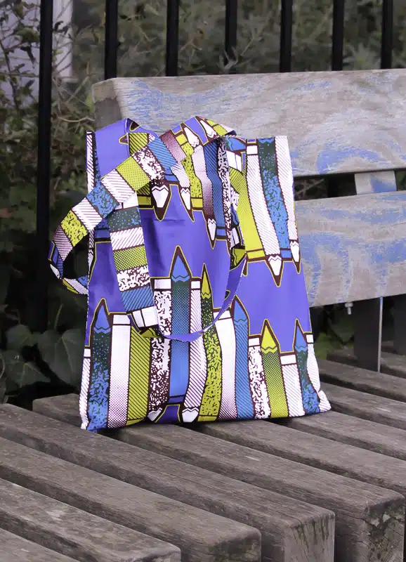 Tôt bag en wax bleu motif crayon 1 Tôt bag en wax bleu motif crayon