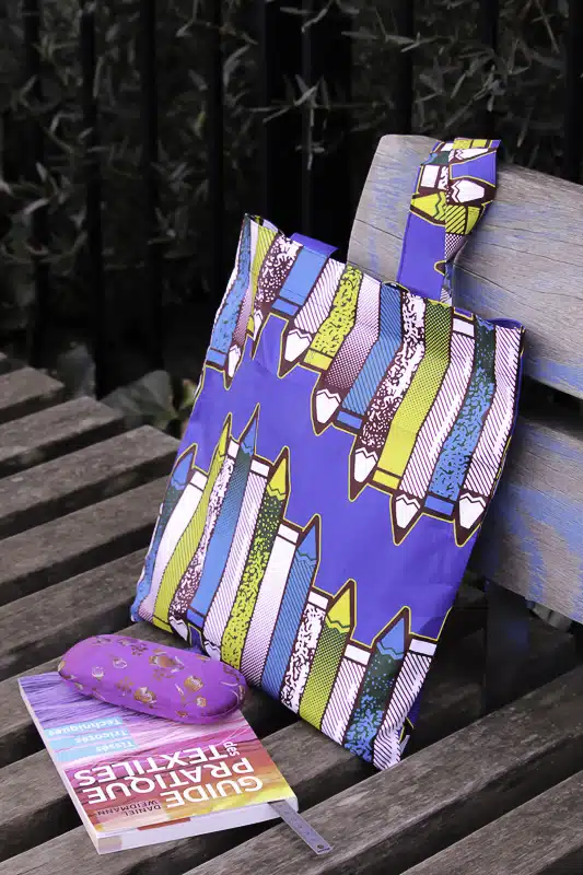 Tôt bag en wax bleu motif crayon 3 Tôt bag en wax bleu motif crayon – Image 3