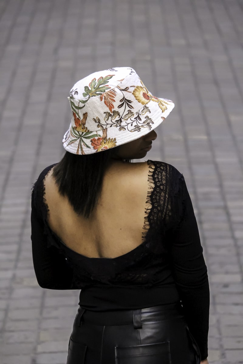 Bob fleuri blanc en tissu ameublement 2 Bob fleuri blanc en tissu ameublement – Image 2