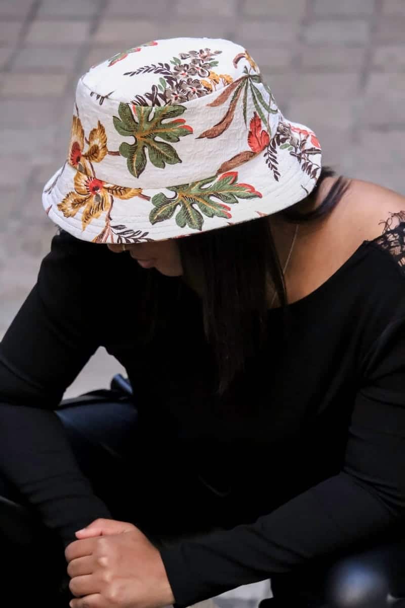 Bob fleuri blanc en tissu ameublement 3 Bob fleuri blanc en tissu ameublement – Image 3