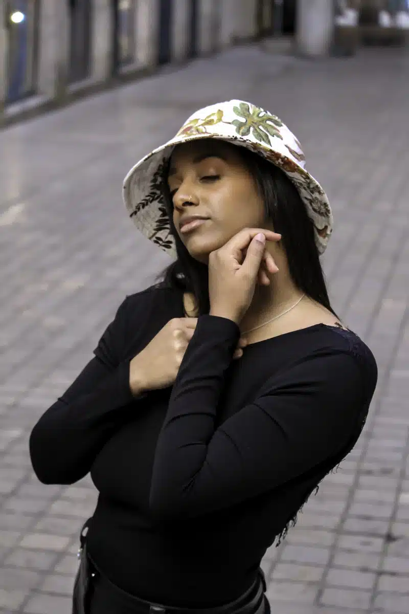 Bob fleuri blanc en tissu ameublement 4 Bob fleuri blanc en tissu ameublement – Image 4