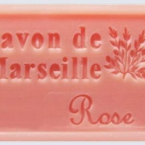 Savon de Marseille rose rectangulaire, étiquette Rose et branche décorative, savon artisanal français.