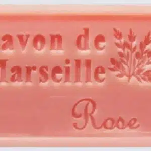 Savon de Marseille rose rectangulaire, étiquette Rose et branche décorative, savon artisanal français.