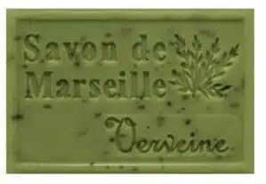 Savon de Marseille vert Verveine, illustration d'herbe à droite, savon naturel français artisanal.