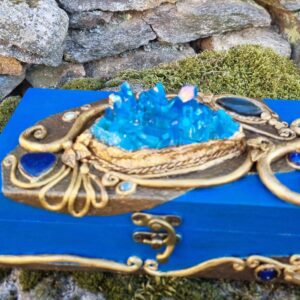 Accueil 10 Coffret décoratif bleu & or – Cristaux – Pièce unique artisanale