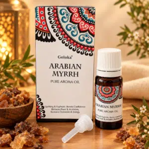 Flacon d'huile essentielle Goloka Arabian Myrrh, boîte et résine posés sur une table en bois.