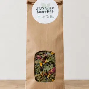 Accueil 10 Sachet en papier kraft avec fenêtre transparente contenant de la tisane Mint To Be de la marque Stay Wild Remedies.